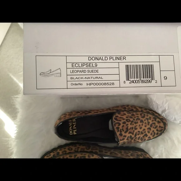 Donald Pliner - Picture 6 of 10